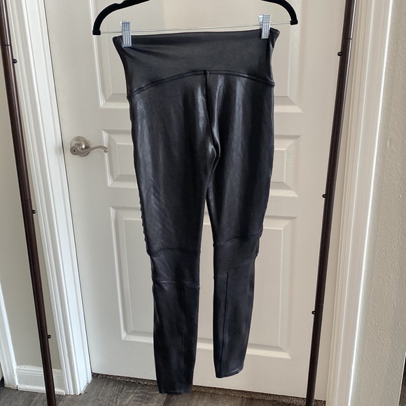 SPANX Faux Leather Moto Leggings Size Medium - Picture 6 of 9